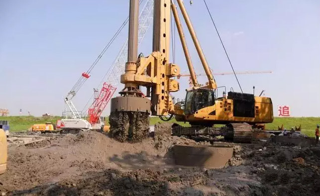旋挖鉆在軟泥地層吸鉆、塌孔、超方和卸渣困難等問題.jpg