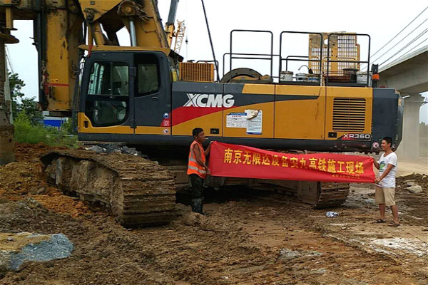 京雄高鐵大型樁基施工中，旋挖鉆機必不可少.jpg